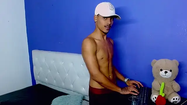 Angel_foxc13 élő XXX-chatje