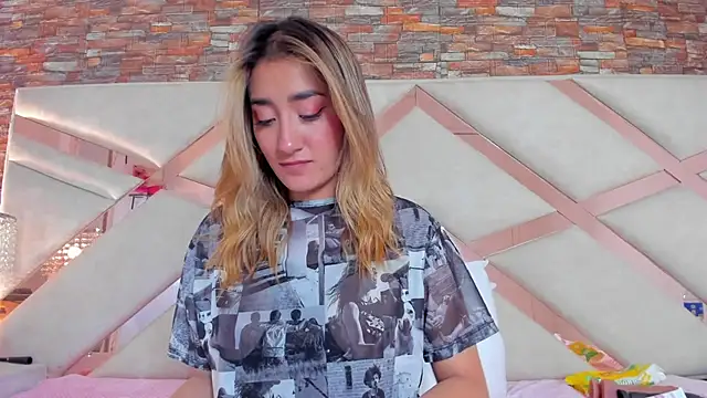 Chat +18 de lucy_davies ao vivo