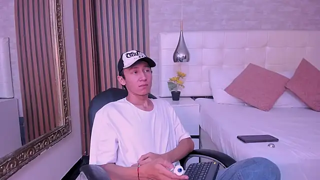 LeoRydeer Chat XXX live