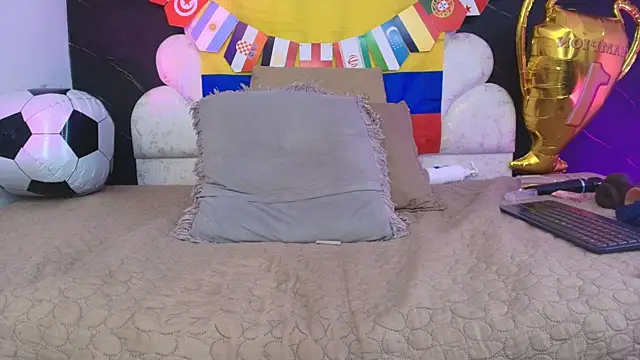 _MiaBrown_ Chat XXX in diretta