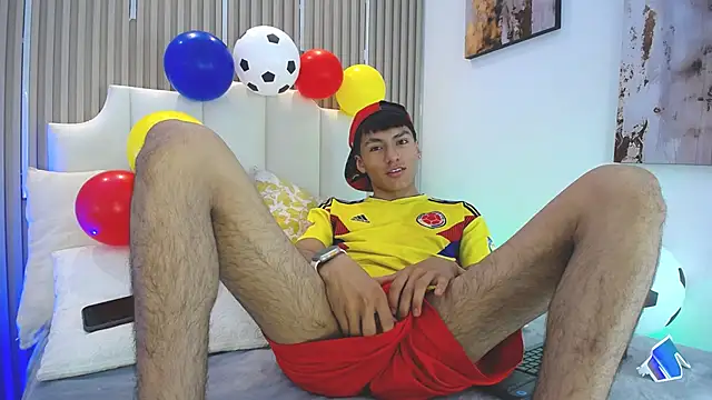 Онлайн ча т XXX AdrianStark_