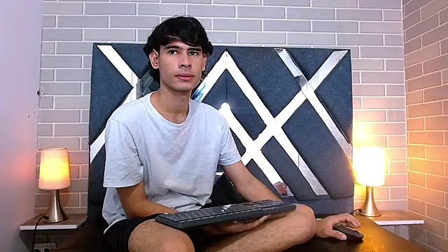 Kevin_Brooks1 Chat XXX live