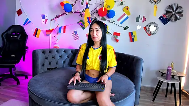 Mia_Davis__ élő XXX-chatje