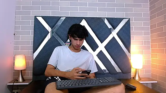 Kevin_Brooks1's Live XXX Chat
