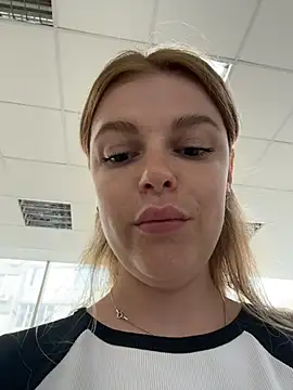 Chat XXX en directo de HarrietDart