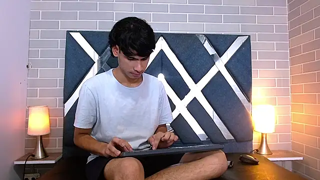 Kevin_Brooks1 Chat XXX in diretta