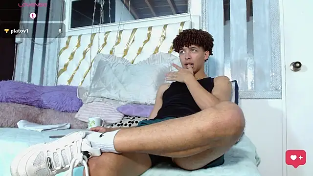 ian_smith_ Adlı Modelin Canlı XXX Sohbeti