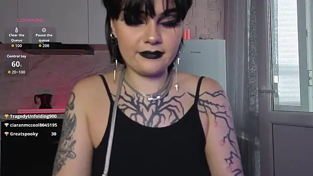Chat +18 de IntrigueYourDay ao vivo
