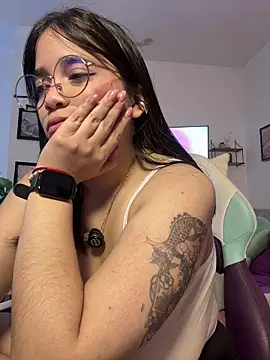 tati_reyess' Live XXX Chat
