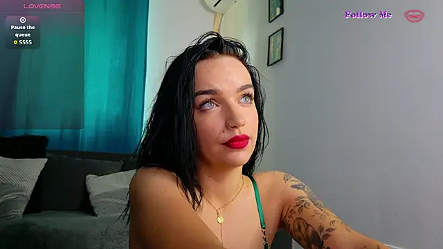 Sylvia_Snoww's Live XXX Chat