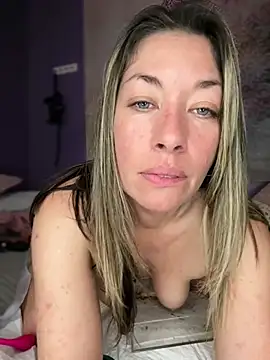 MiraKisss' Live XXX Chat