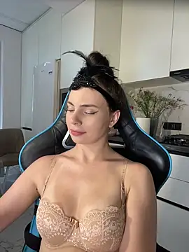 CurlyLara Chat XXX in diretta