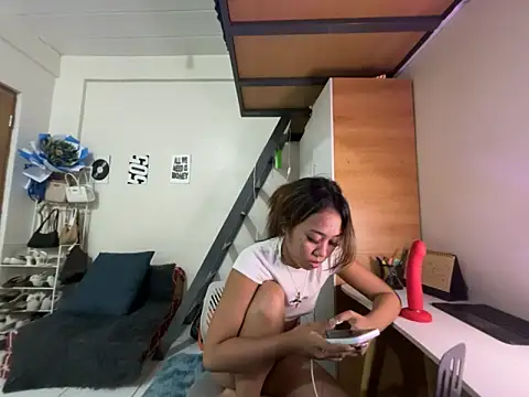 PinayLina18 – Live XXX-chat