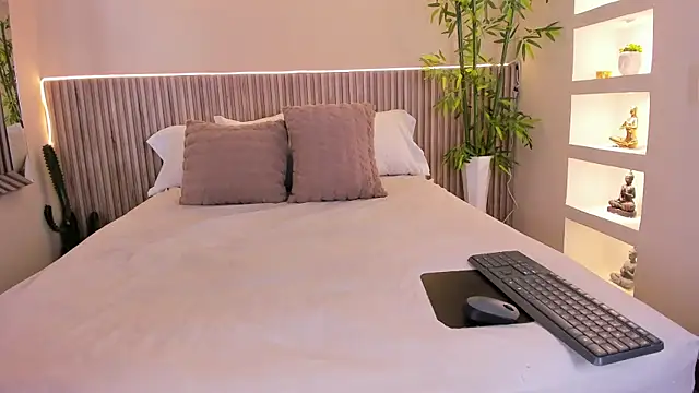 XXX chat uživo modela CloeHarp
