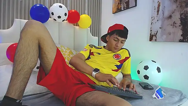 AdrianStark_ Chat XXX live