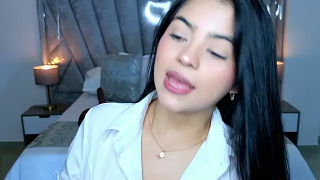 Chat XXX en directo de Layla_Breezee