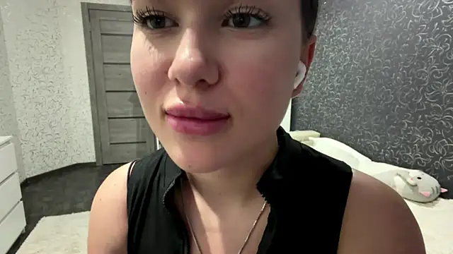 cuteshowy's Live XXX Chat
