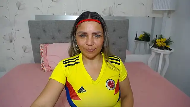 cum_bigass Adlı Modelin Canlı XXX Sohbeti