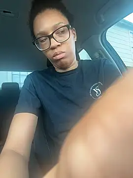 YeahhhitsBreezy's Live XXX Chat