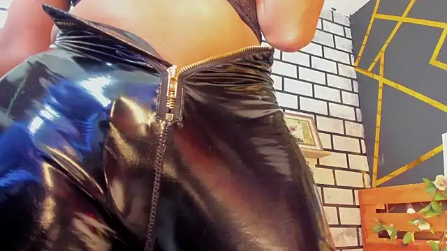 adrhiiana's Live XXX Chat