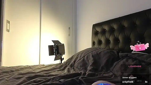 SophieTrner Adlı Modelin Canlı XXX Sohbeti