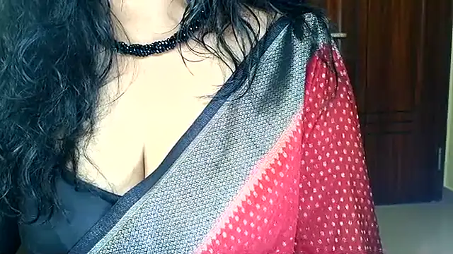 Mallu_MayaMadhav Adlı Modelin Canlı XXX Sohbeti