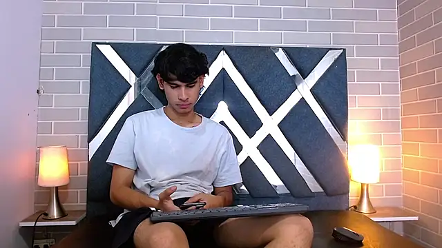 Kevin_Brooks1 Chat XXX in diretta