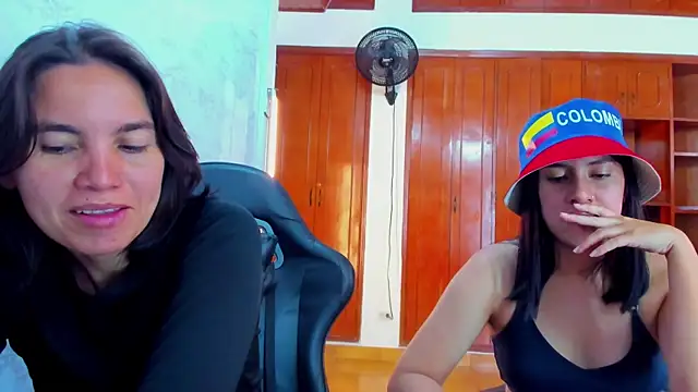 Chat XXX en directo de Soffy_and_Emily