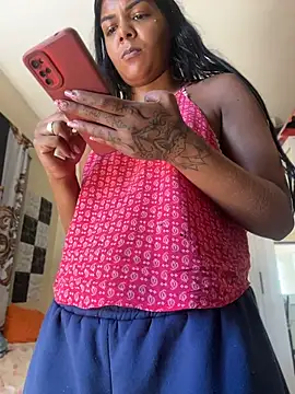 Indiazinhax Adlı Modelin Canlı XXX Sohbeti