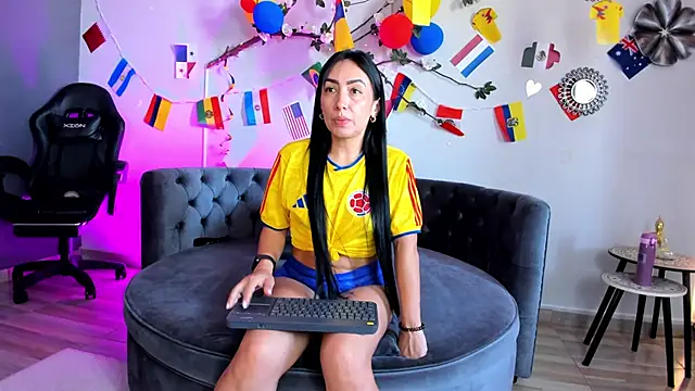 Chat +18 de Mia_Davis__ ao vivo