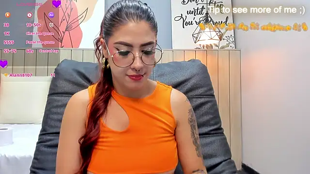 DarlyHooper__'s Live XXX Chat