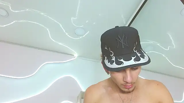 DanntheStiff live XXX chat