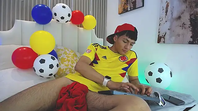 Онлайн чат XXX AdrianStark_
