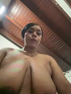 XXX chat uživo modela YariRose