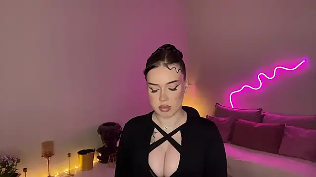 mistress_of_hearts' Live XXX Chat