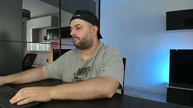 צ'אט XXX בשידור חי של DravenPeak