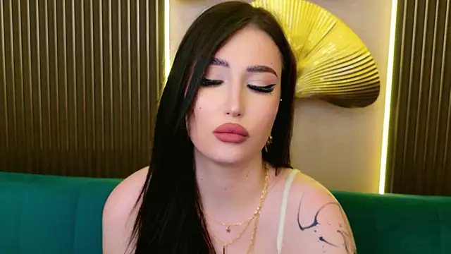 EmmaLawrens Adlı Modelin Canlı XXX Sohbeti