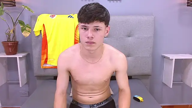 Kevin_Tupe Chat XXX in diretta