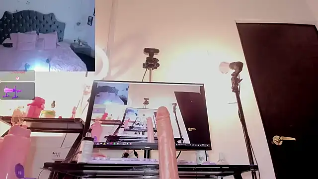 XXX chat uživo modela conny__curly