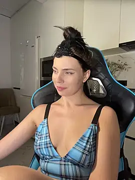 CurlyLara Webcam Show