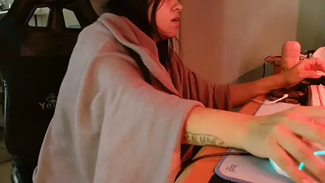 SmokyDeeのライブXXXチャット