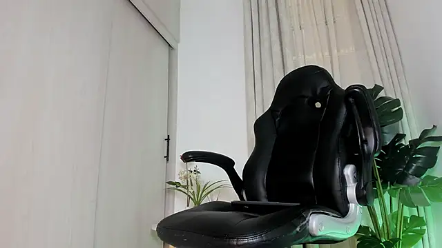 Biscuit_oliva's Live XXX Chat
