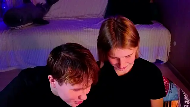 XXX chat uživo modela two_gerls_here