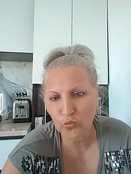 Divineblond: απευθείας συνομιλία ΧΧΧ