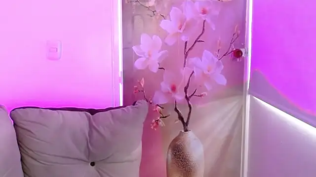 milfrousse 现场XXX聊天