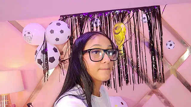 SamantaKane Adlı Modelin Canlı XXX Sohbeti
