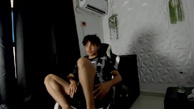 Boy_king28 Live XXX Chat