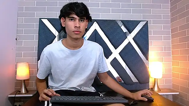 Kevin_Brooks1 Chat XXX live