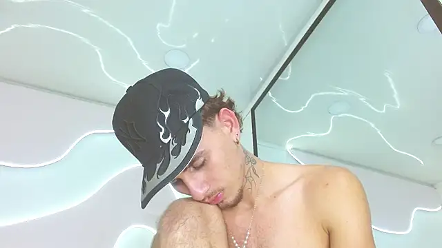 DanntheStiff's Live XXX Chat