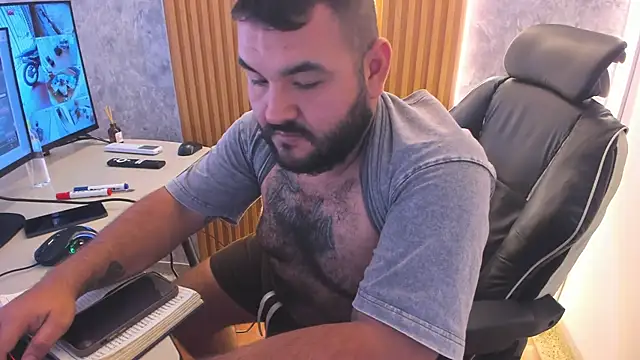 max_river_ Show in webcam